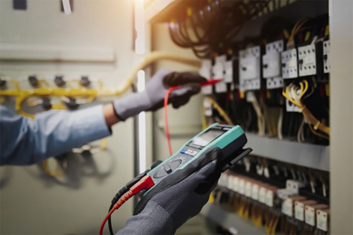 Image of the electrical routine inspections service provided by Flecor